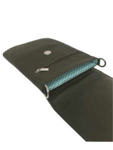 Militærgrøn mobiltaske i lammeskind - Unika tasker fra Cosystyle