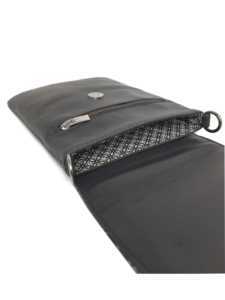 Grå crossover mobiltaske med slangeskindslook - Unika skindtaske fra Cosystyle